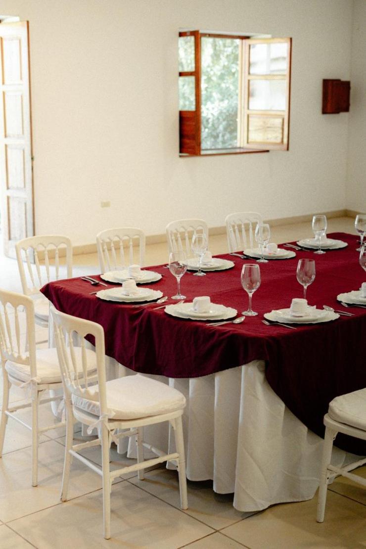 Best Western Plus Posada De Don Vasco Pátzcuaro Kültér fotó A table set for a meal