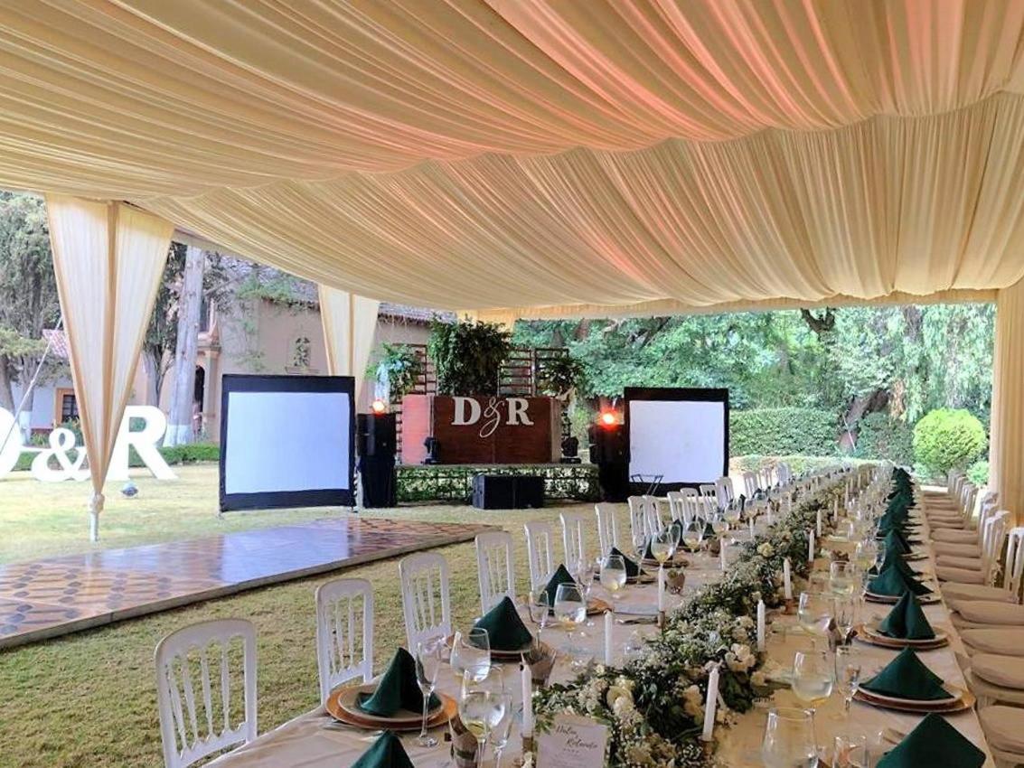 Best Western Plus Posada De Don Vasco Pátzcuaro Kültér fotó A wedding reception at the garden of the residence of the Mexican ambassador to the United States