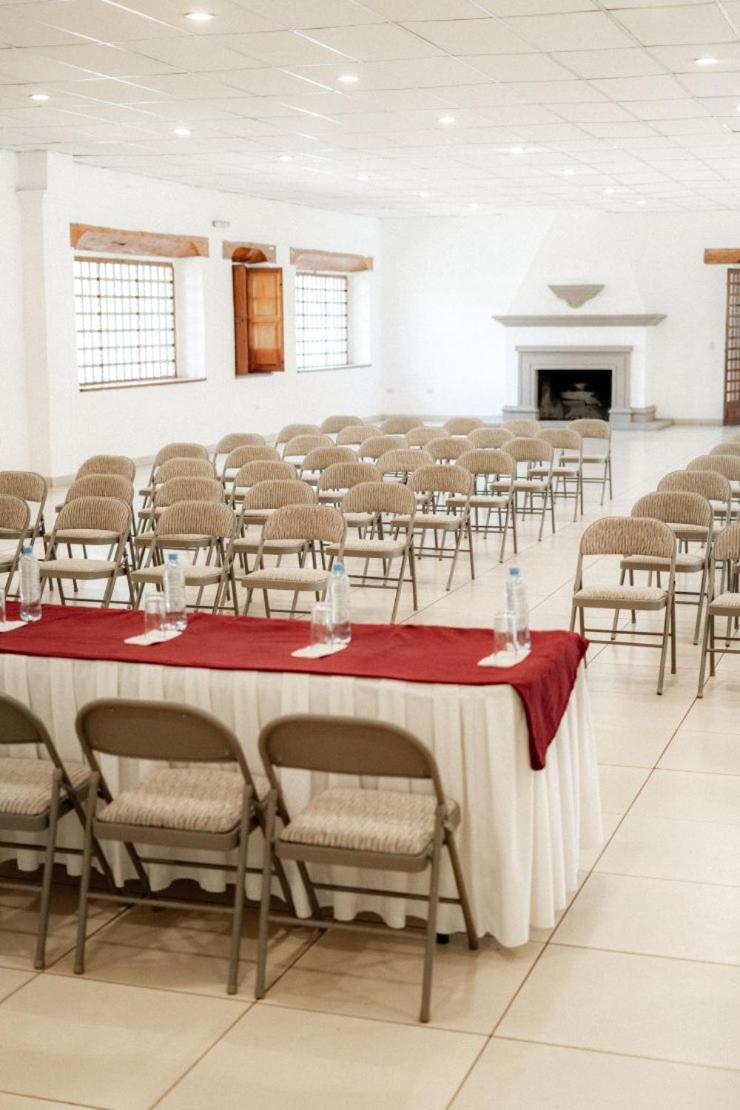 Best Western Plus Posada De Don Vasco Pátzcuaro Kültér fotó The interior of the conference hall
