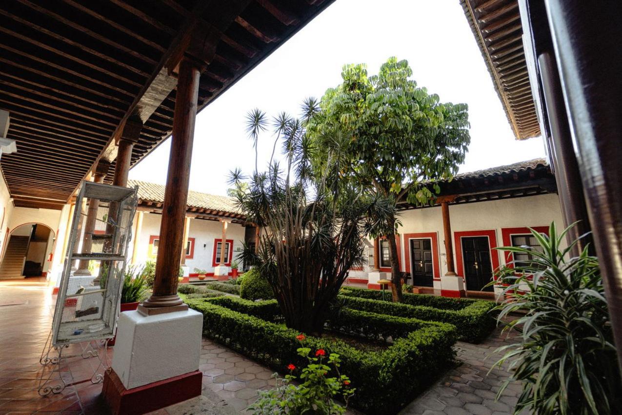 Best Western Plus Posada De Don Vasco Pátzcuaro Kültér fotó Central patio of the house