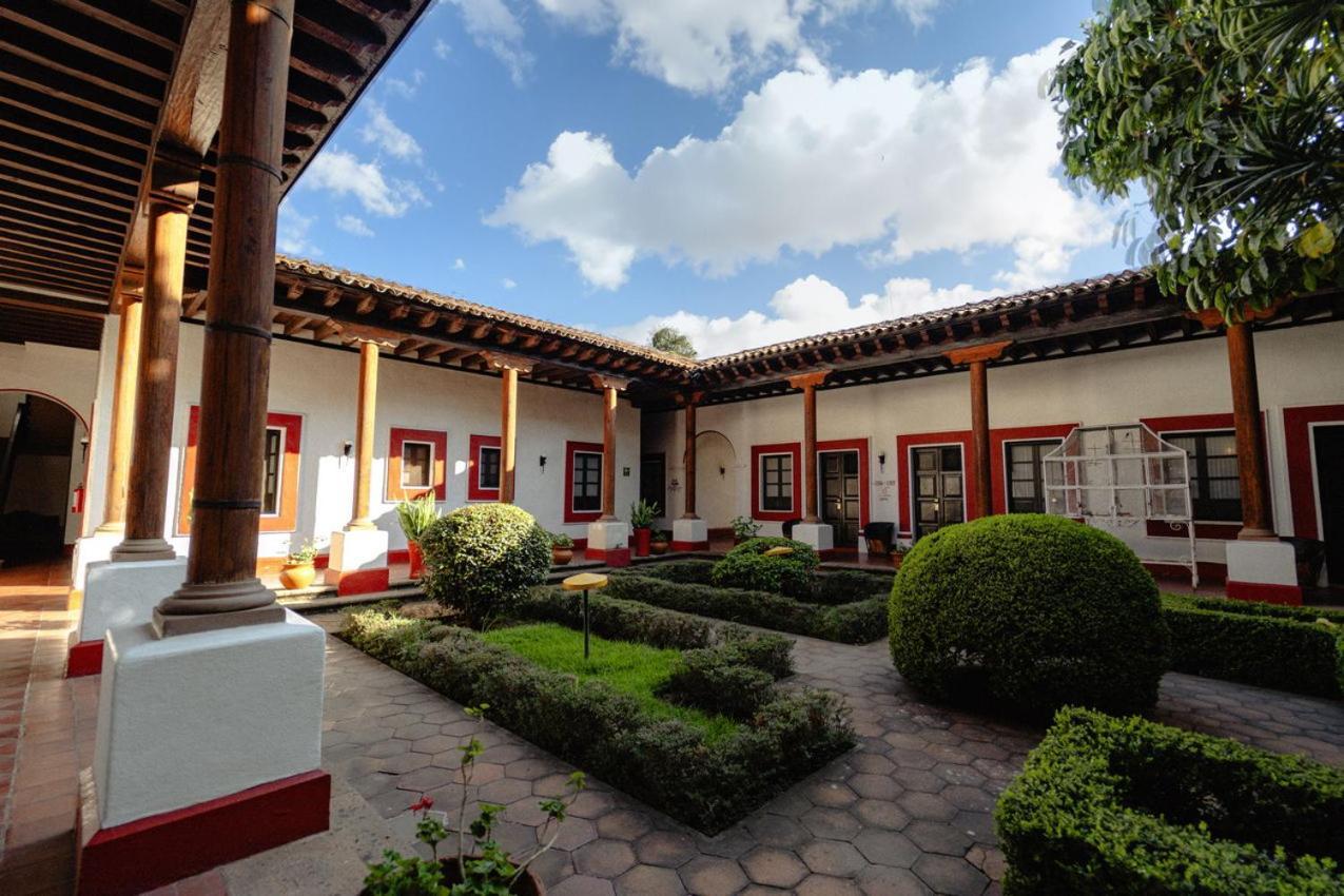 Best Western Plus Posada De Don Vasco Pátzcuaro Kültér fotó The patio of the house