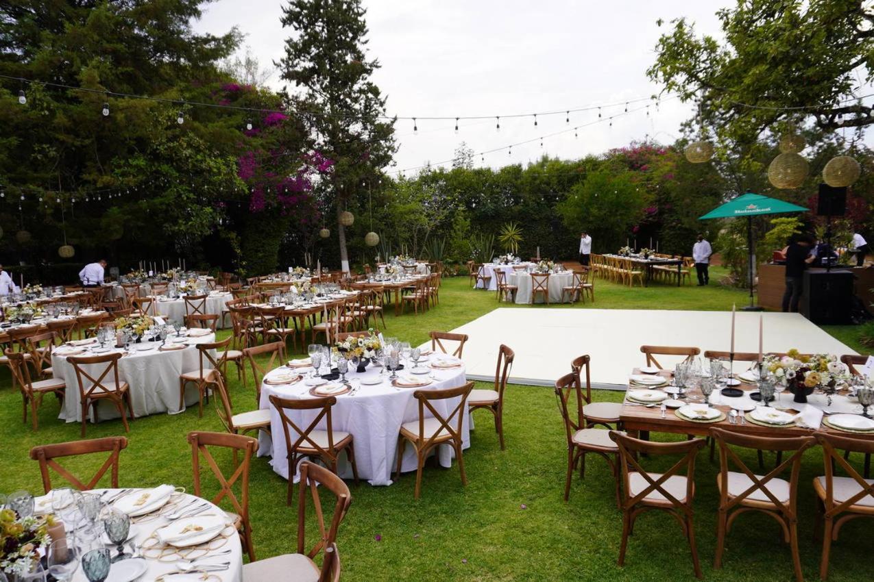 Best Western Plus Posada De Don Vasco Pátzcuaro Kültér fotó A wedding reception at the garden of the Quinta de Olivella
