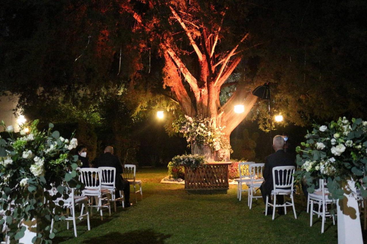Best Western Plus Posada De Don Vasco Pátzcuaro Kültér fotó The gardens at night