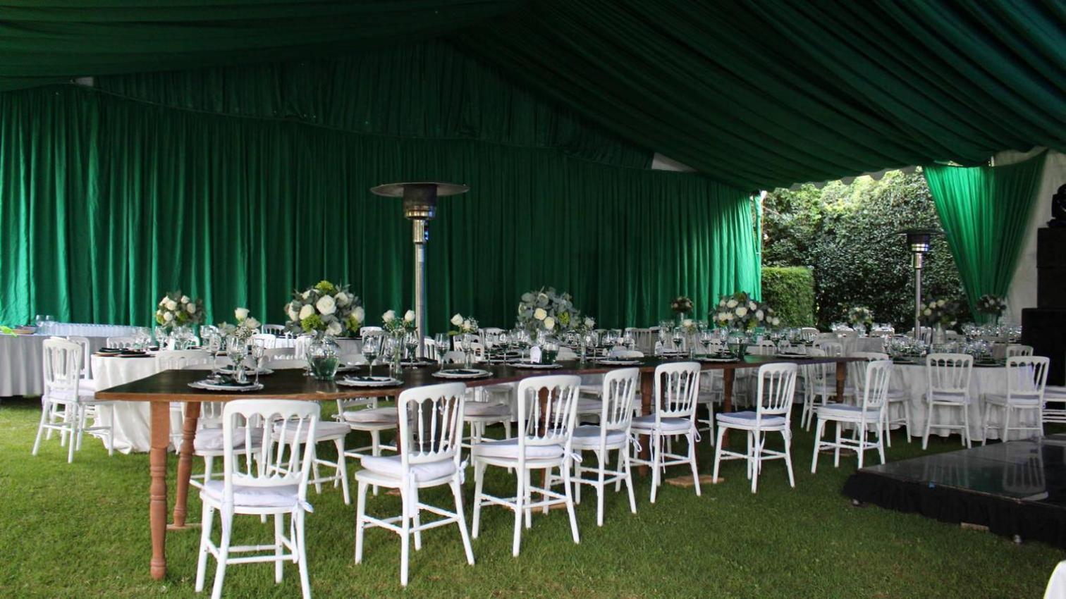 Best Western Plus Posada De Don Vasco Pátzcuaro Kültér fotó Marquee at the 2015 Festival of Thrift
