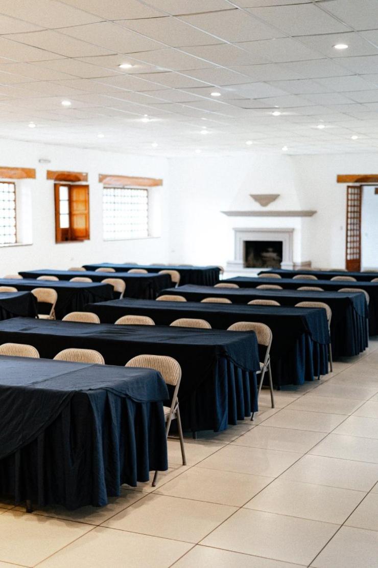 Best Western Plus Posada De Don Vasco Pátzcuaro Kültér fotó The interior of the conference centre