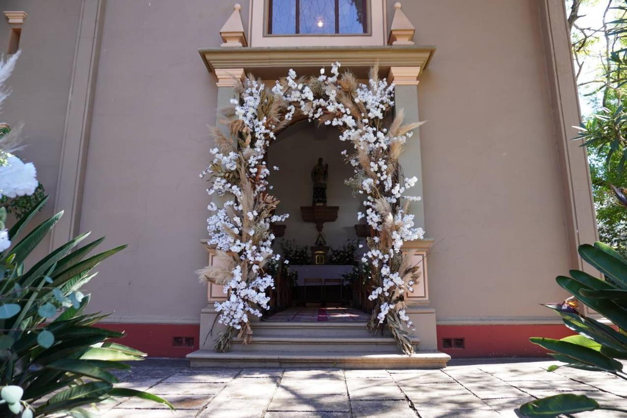 Best Western Plus Posada De Don Vasco Pátzcuaro Kültér fotó The entrance to the church