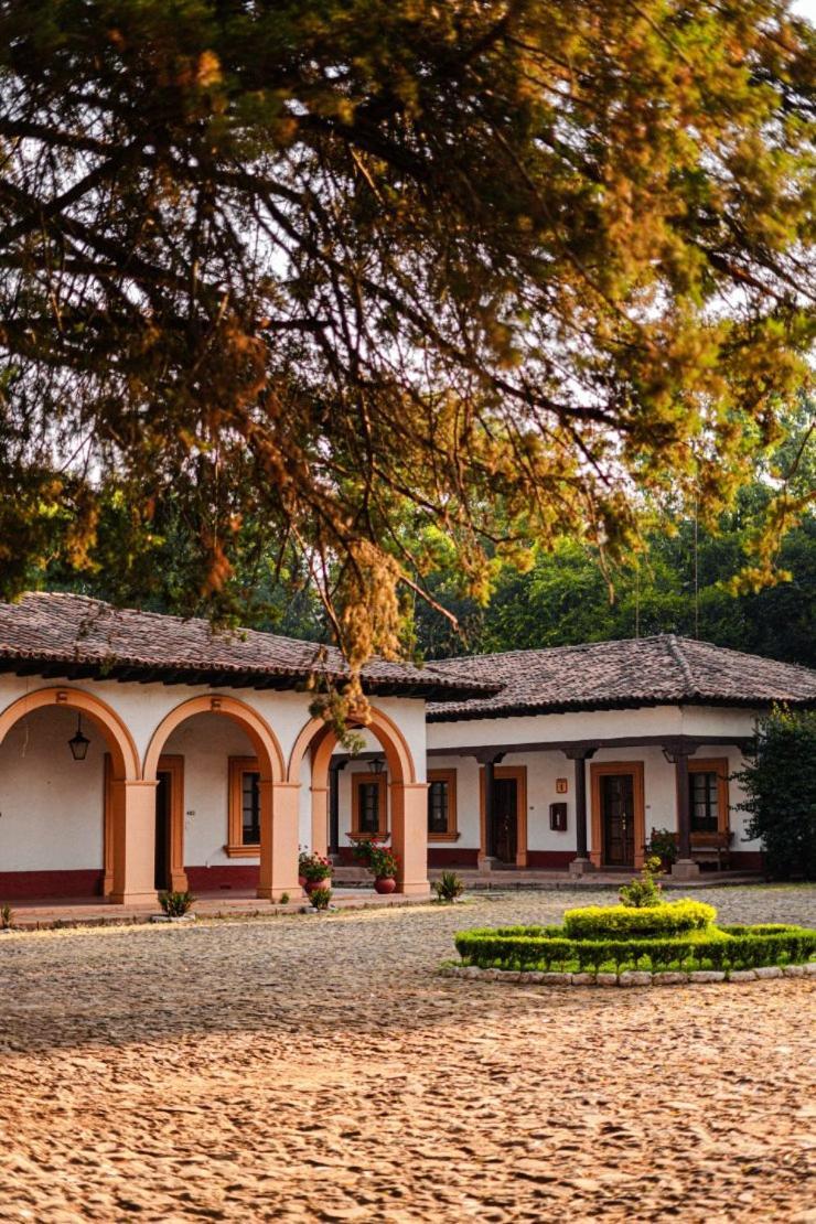 Best Western Plus Posada De Don Vasco Pátzcuaro Kültér fotó The house of the writer in the village of Popovac